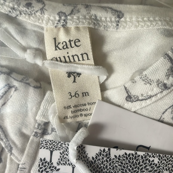 Kate Quinn Zipper Footie Platinum Bunnies NWT 0-3M - Picture 3 of 6